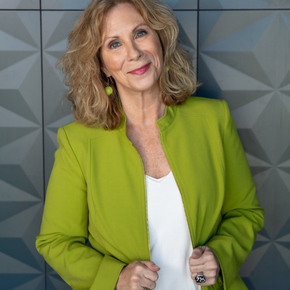 Meet your Posher, Leslie - Picture 3 of 16